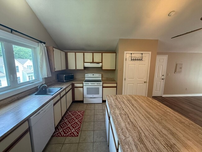 Photo - Garden Style, 1 BR Condo In A Prime Amherst Location!