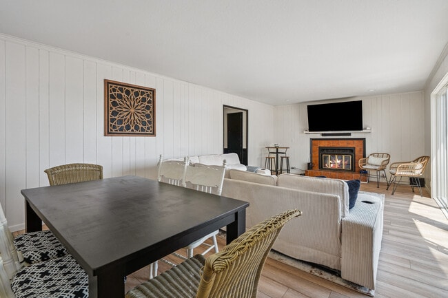 Photo - 403 River Dr