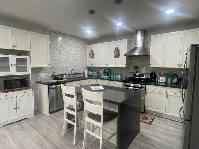 10626 Louisa Dr