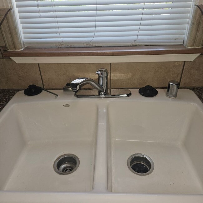Photo - **MOVE IN SPECIAL** 1/2 OFF 1ST MONTH
