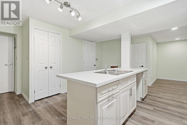 Photo - 233 Centennial Ave Unité 2