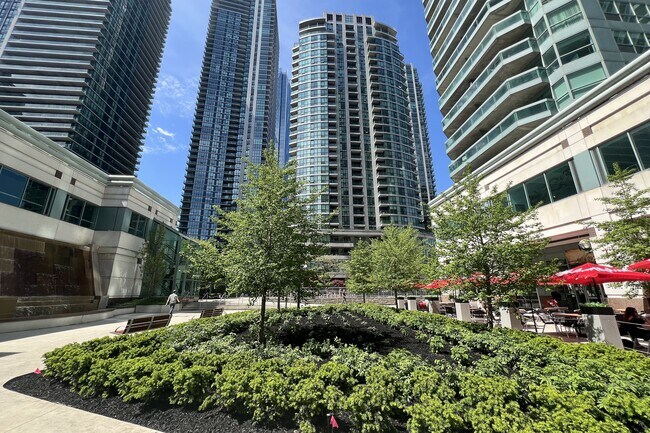 Photo - 12 Yonge St