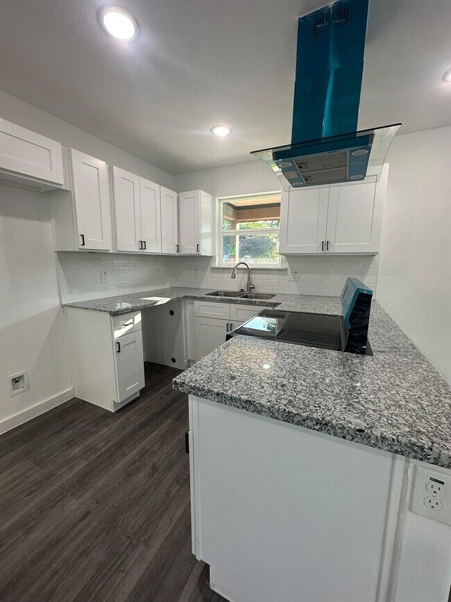 Photo - 7611 Shotwell St