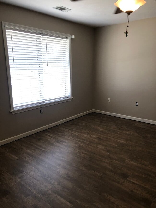 Photo - Charming 3-Bedroom Home in Northfield — Ready to Rent!