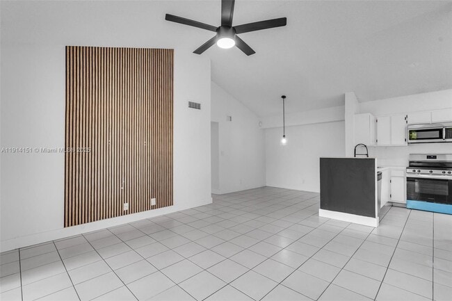 Photo - 3065 N Oakland Forest Dr Unit 203