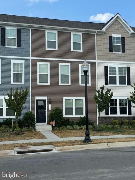 Photo - 147 Presidents Pointe Ave Townhome