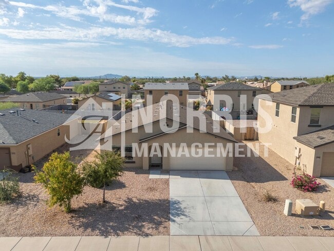 Building Photo - Newer Home in a Great Location to the Freeway