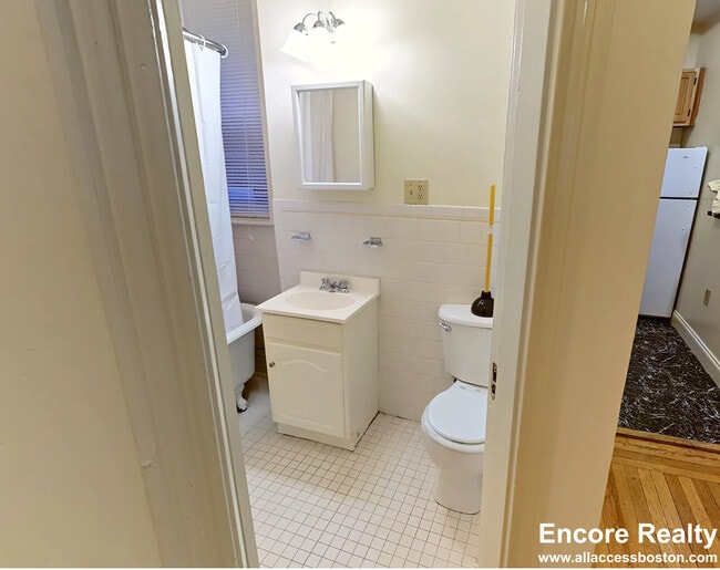 Photo - 15 Queensberry St Unit 2