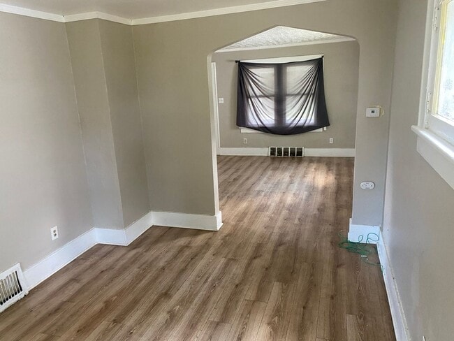 Photo - Spacious 3-Bedroom Home for Lease in Akron