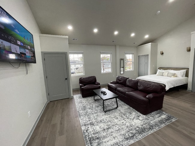 Photo - 2253 N Kenwood Ave