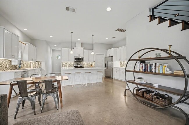 Photo - 6700 Canal St