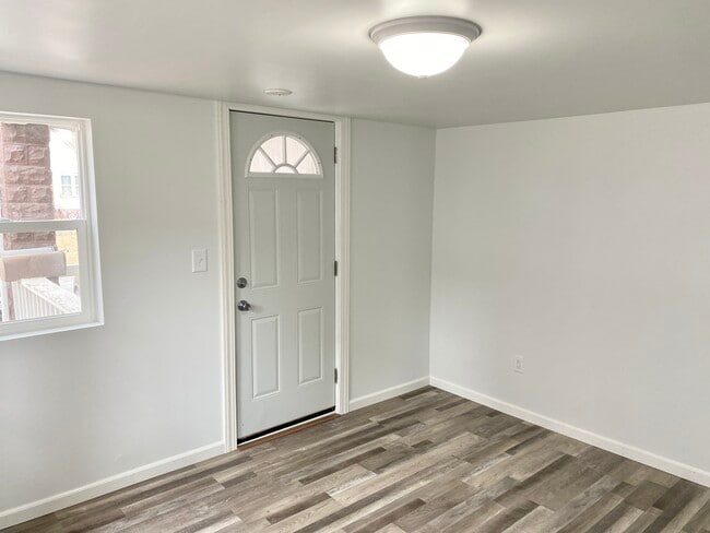 Living room - 520 W Edwards st Unit Apt 1