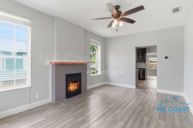 Photo - 4319 Lewis St
