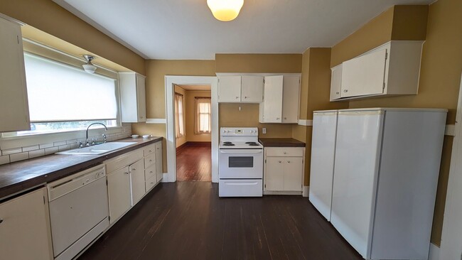 Photo - 2021 Lombard Ave