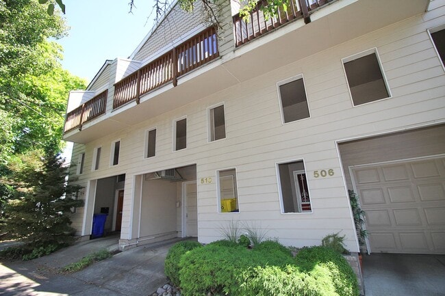 Photo - 510 NE Lawrence Ave