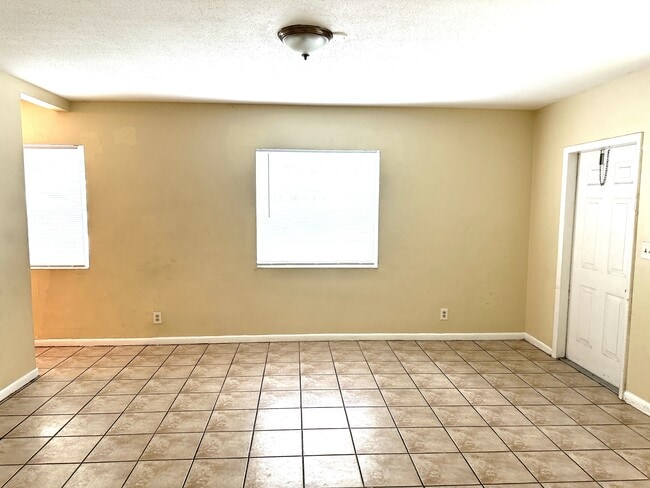 148 NW 40th Ct