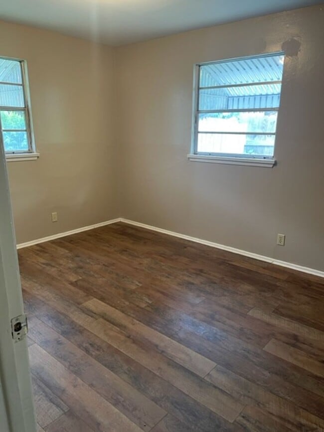 Photo - 411 Lindenwood Dr