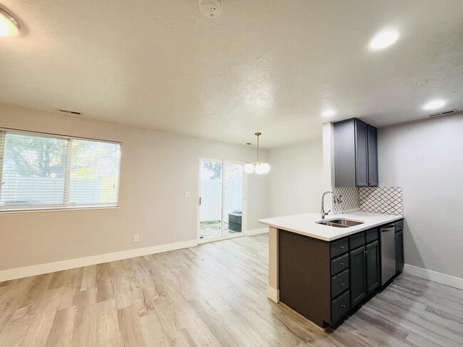 Building Photo - 1418 Salvia Pl