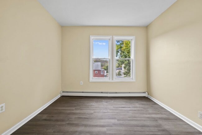 Photo - 162-166-166 Manchester Ave