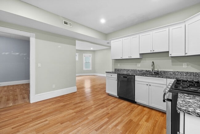 Photo - 25 Howes St