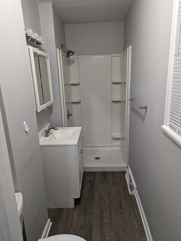 Photo - 105 Rhodes St