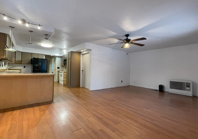 Photo - 2239 Independence Cir E