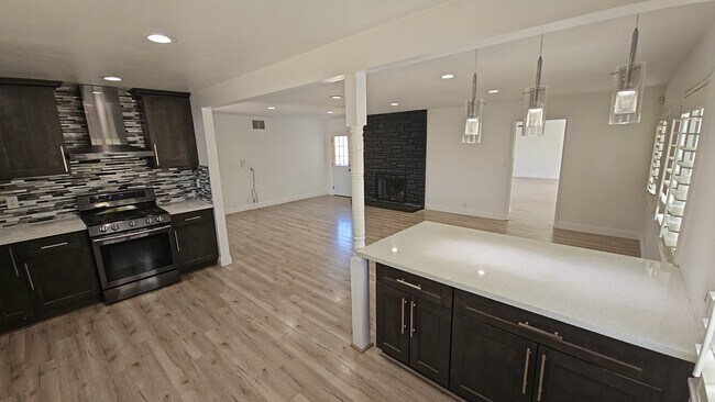 Photo - 45010 18th St W