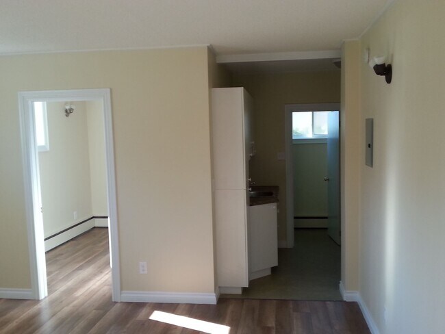 Photo - Bright and Spacious Junior 1-Bedroom Apartment for Rent in Oshawa Unité Apt. 6