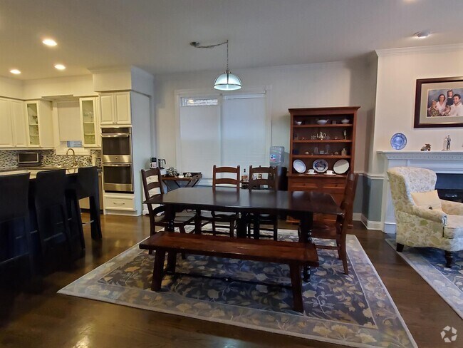 Building Photo - 1140 W Wrightwood Ave Rental