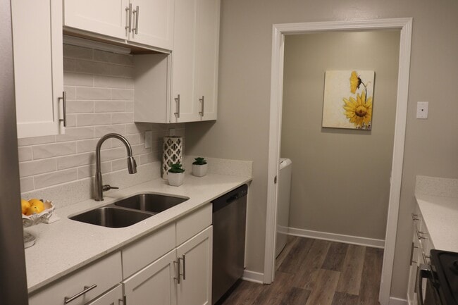 Laurelwood Apartment Homes