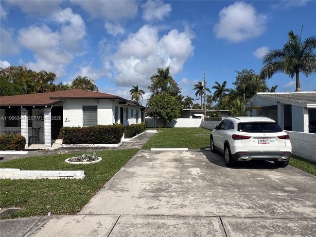 Photo - 809 NE 2nd St Unit 2