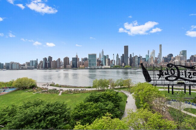 Photo - 4630 Center Blvd