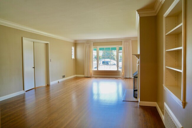 Photo - Charming & Spacious 3BR/2BA Lower-Level Home in Prime Baywood Location
