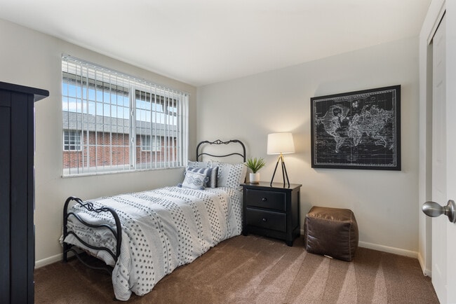 Shadeland Terrace Townhomes w/Full Basements