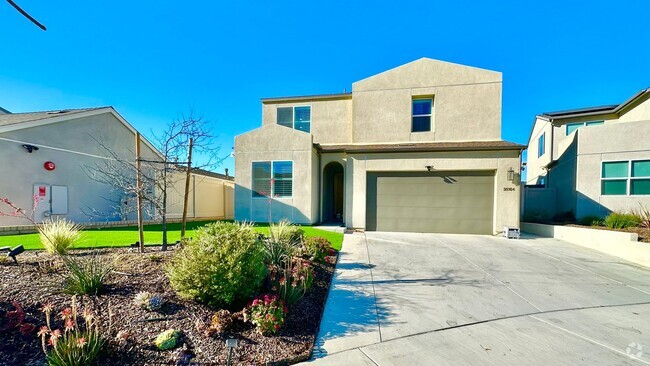 Building Photo - Newer Construction Two-Story Home in The C...