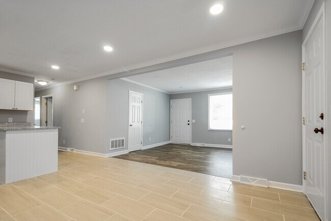 Photo - 409 Kenmore Dr