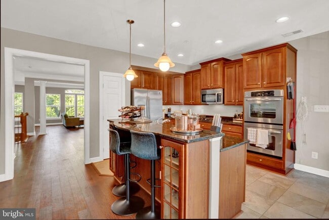 Photo - 2460 Eastbourne Dr