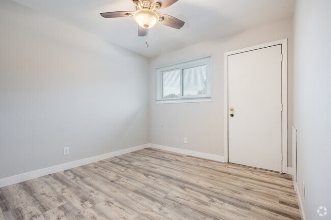 2BR, 1BA - 850SF - Bedroom