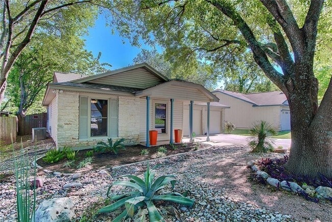 Building Photo - 1705 Krizan Ave