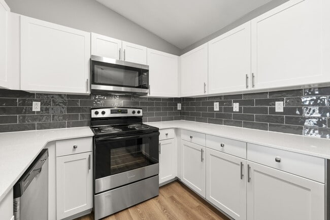 3BD, 2BA - 1467SF - Kitchen