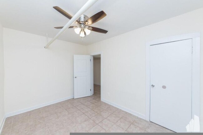 Building Photo - 2 bedroom in Chicago IL 60625 Unit 4953-3