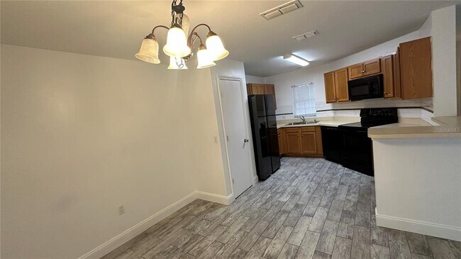 Photo - 2437 Hassonite St