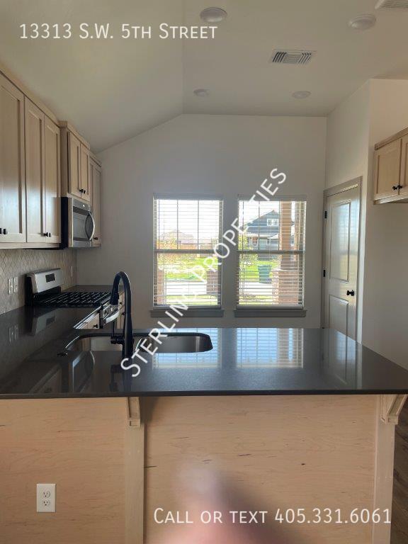 Photo - 13313 SW 5th St