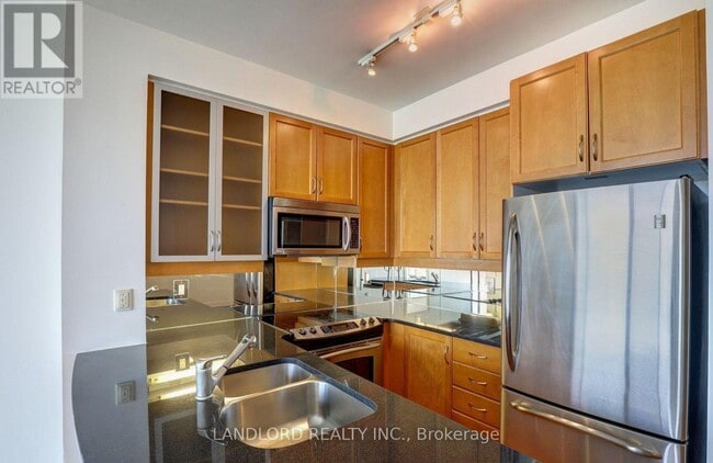 Photo - 18 Yorkville Ave Unit 701