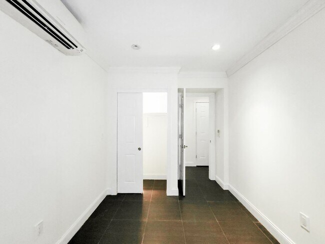 Photo - 332 E 71st St Unit 1D