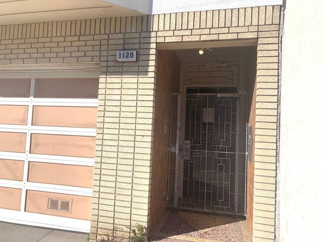 BUILDING ENTRY - 1120 Judah St Unit #2