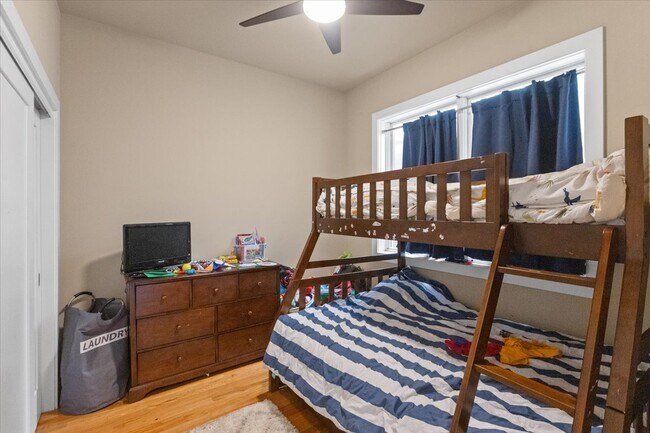 Photo - 207 E 31st St Unidad 4F