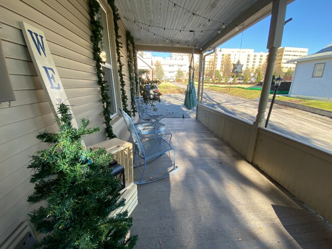 Photo - 937 Poplar Ave