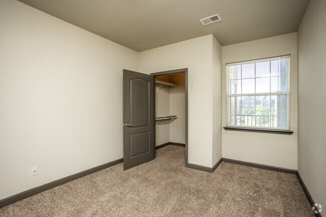 2BR, 2BA - 988 SF