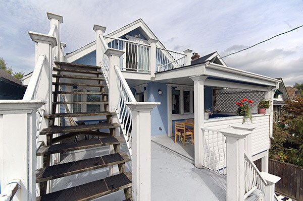 Photo - 870 19th Av W